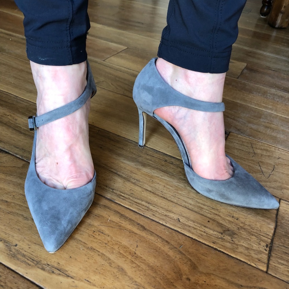 Women’s grey suede pumps